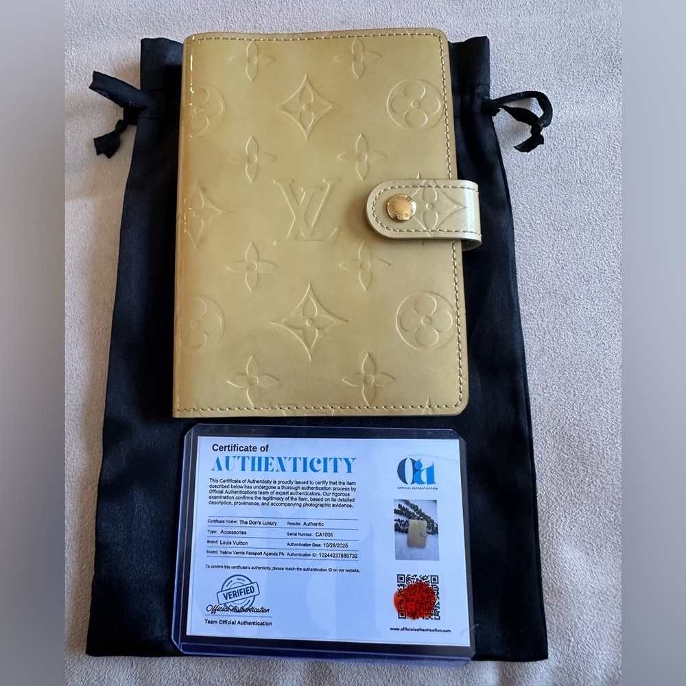 Louis Vuitton Authentic Yellow Vernis Small Ring Agenda / Passport w/ COA
